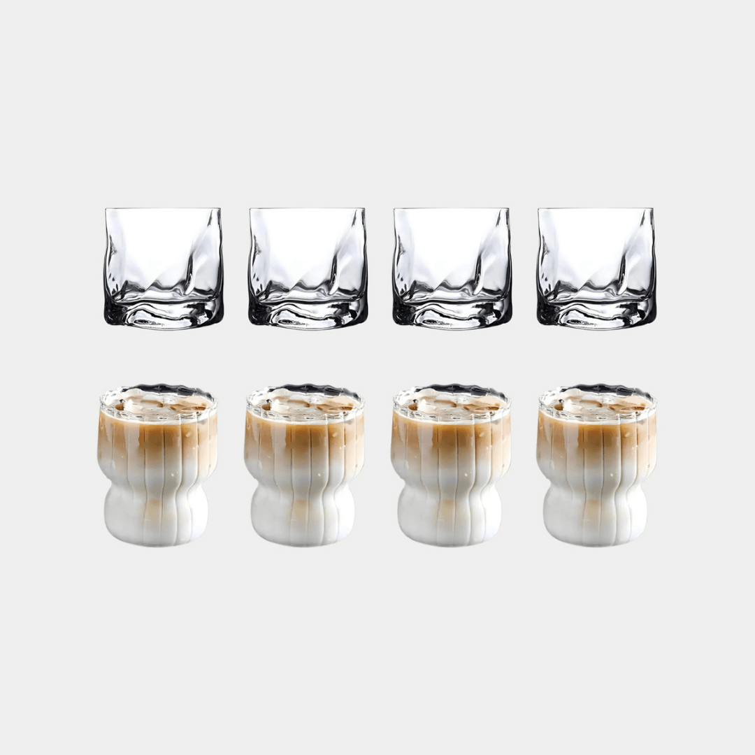 Hochwertiges Luxury Bundle mit ästhetischen Trinkgläsern für kalte und heiße Getränke wie Kaffee, Cappuccino, Cocktail und Eiskaffee. Diese Gläser bieten ein einzigartiges Trinkgefühl und sorgen für ein ästhetisches, stilvolles und elegantes Trinkerlebnis. Perfekt für Luxus, Stil, Modernität und den aktuellen Trend.